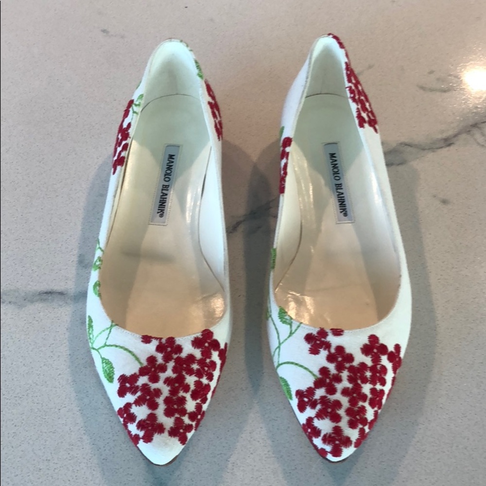 Authentic Manolo Blahnik flats - Size 38.5